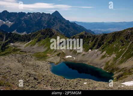 Zadni Staw Polski See, der Blick vom Zawrat-Pass in den polnischen Tatry-Bergen, Zakopane, Polen Stockfoto