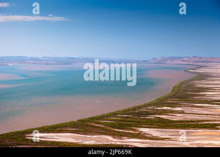 Mangroven säumen die Küste des Cambridge Gulf, vom Fiver Rivers Lookout, Mount Bastion (325m), Wyndham, East Kimberley aus gesehen Stockfoto