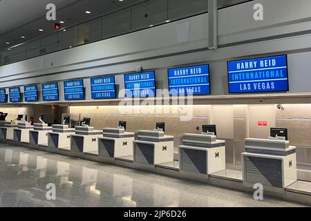 Leere Ticketschalter am Harry Reid International Airport, auch bekannt als McCarran International Airport (LAS), Sonntag, 24. August 2022, in Las Vegas. Stockfoto