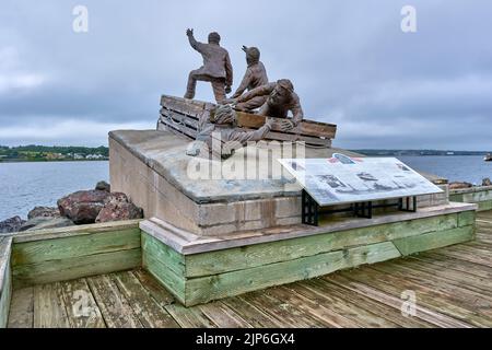 Dieses 2016 enthüllte Denkmal im Hafen von Sydney, wo viele Konvois inszeniert wurden, ehrt diejenigen, die mutig lebenswichtige Kriegsvorräte transportiert haben Stockfoto