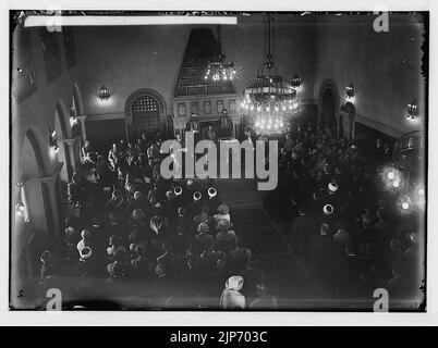 Die neue Ära in Palästina. Die Ankunft von Sir Herbert Samuel, H.B.M. Hohe Kommissar, etc. Lesen die endgültige Auslegung des Mandats. Stockfoto