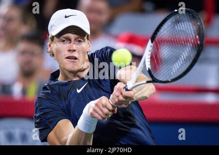 Der Italiener Jannik SINNER trifft einen Schuss während der National Bank Open am 11. August 2022 im Stade IGA in Montreal, Kanada. Kredit: Mathieu Belanger/AFLO/Alamy Live Nachrichten Stockfoto