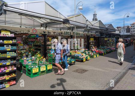 Amsterdam, Niederlande - 21. Juni 2022: Amsterdams berühmter schwimmender Blumenmarkt wurde 1862 eröffnet Stockfoto