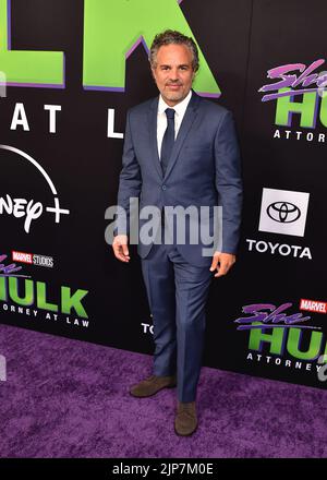 Los Angeles, USA. 15. August 2022. Mark Ruffalo läuft auf dem roten Teppich in den Marvel Studios 'She-Hulk: Attorney at Law' Los Angeles Premiere am 15. August 2022 im El Capitan Theatre in Los Angeles, CA. (Foto von Scott Kirkland/Sipa USA) Quelle: SIPA USA/Alamy Live News Stockfoto