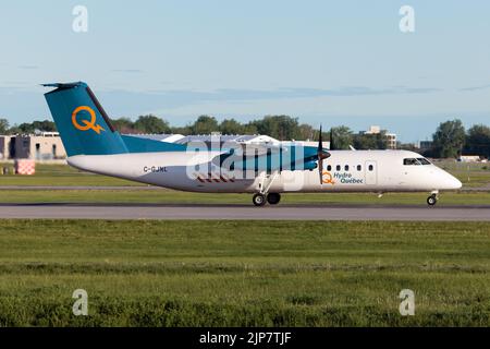 Montreal, Kanada. 23.. Mai 2022. Ein Hydro-Québec Bombardier Dash 8-300 verlässt den Montreal Pierre Elliott Trudeau International Airport. Hydro-Québec ist ein öffentliches Versorgungsunternehmen, das die Erzeugung, Übertragung und Verteilung von Elektrizität in der kanadischen Provinz Quebec verwaltet. (Foto: Fabrizio Gandolfo/SOPA Images/Sipa USA) Quelle: SIPA USA/Alamy Live News Stockfoto