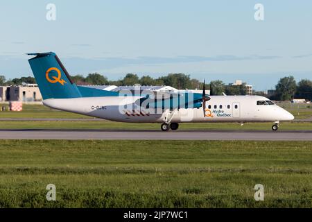 Montreal, Kanada. 23.. Mai 2022. Ein Hydro-Québec Bombardier Dash 8-300 verlässt den Montreal Pierre Elliott Trudeau International Airport. Hydro-Québec ist ein öffentliches Versorgungsunternehmen, das die Erzeugung, Übertragung und Verteilung von Elektrizität in der kanadischen Provinz Quebec verwaltet. (Bild: © Fabrizio Gandolfo/SOPA Images via ZUMA Press Wire) Stockfoto