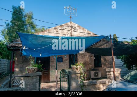 Die Synagoge in bat Shlomo (gegründet 1889) ist ein Moshav im Norden Israels. Das Hotel liegt an den südlichen Hängen des Mount Carmel in der Nähe von Binyamina und Zikhron Ya'ak Stockfoto