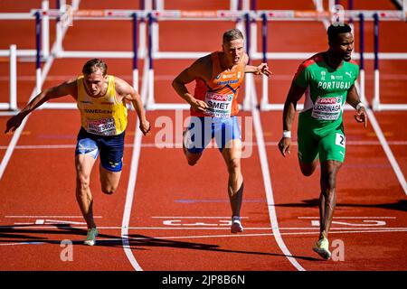 München, Deutschland. 16. August 2022. MÜNCHEN, DEUTSCHLAND - 16. AUGUST: Koen Smet aus den Niederlanden tritt bei den 110m Hürden der Männer während der Europameisterschaft München 2022 im Olympiastadion am 16. August 2022 in München an (Foto: Andy Astfalck/BSR Agency) Credit: Orange Pics BV/Alamy Live News Stockfoto