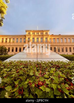 Königliche Bibliothek Humlegården [ Humlegarden ] ist ein wichtiger Park im Stadtteil Östermalm in Stockholm, Schweden. Der Park grenzt im Nor an Karlavägen Stockfoto