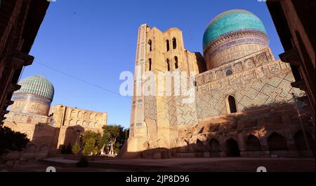 Abendansicht der Bibi-Khanym Moschee - Registan - Samarkand - Usbekistan Stockfoto