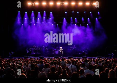 Simply Red tritt am 14.. August 2022 im Eirias Stadium in Colwyn Bay auf Stockfoto