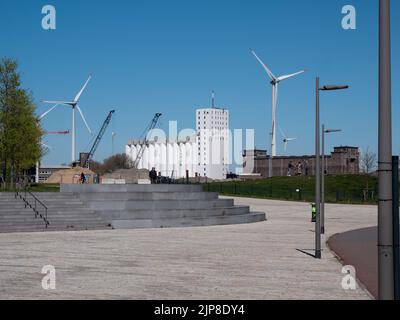 Antwerpen, Belgien, 17. April 2020, die Betonkornsilos der Firma Samga am rechten Ufer von Antwerpen Stockfoto