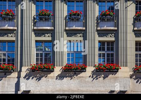 Blick auf die Gebäude im Zentrum der Altstadt in Bern - Schweiz Stockfoto
