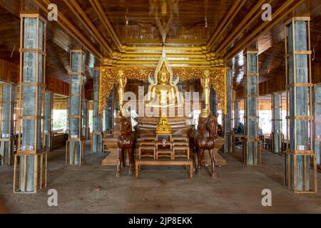 SAMUT PRAKAN, THAILAND, APR 01 2022, Innere eines neuen Gebäudes im Bau am buddhistischen Tempel Wat Khun Samut Chin Stockfoto