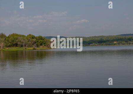 Der Murchison Falls National Park liegt am Ufer des Lake Albert im Nordwesten Ugandas. Es ist bekannt für die Murchison Falls, wo der Victoria Nil sur Stockfoto