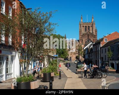 Blick entlang der King Street in Richtung Hereford Cathedral Hereford Herefordshire England Stockfoto