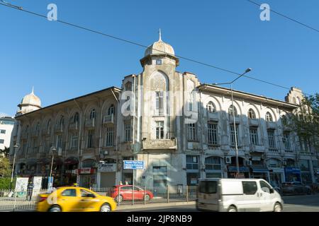 Tolles Kardicali Inn (auf Türkisch Büyük Kardıçalı Han) historisches Gasthaus in Konak. Stockfoto