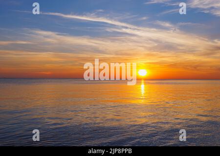 Sonnenuntergang am Strand an der Ostsee Stockfoto
