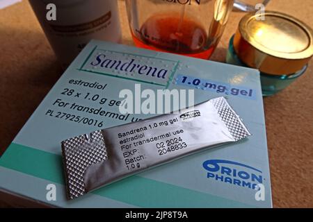 Het, Hormonersatztherapie, Wechseljahre-Behandlungsgel, Östradiol, transdermal, Engpässe. Orion Pharma in Großbritannien, Schottland, Wales Stockfoto