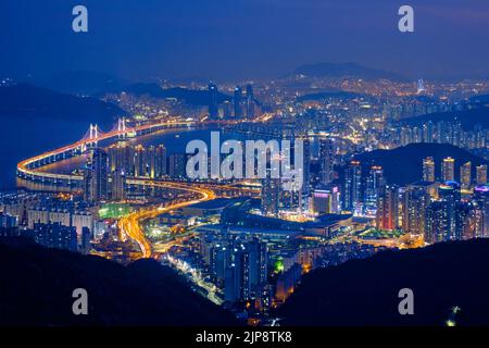 Nacht, Skyline, busan, haeundae-gu, gwangandaegyo, Dongbaekseom, Nächte, Stadtbild, Stadtlandschaften, Skylines, Busans Stockfoto