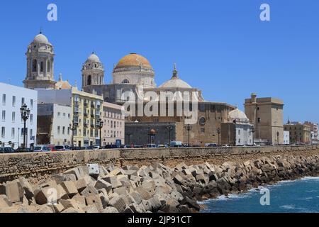 CDAZ, SPANIEN - 22. MAI 2017: Dies ist die Kathedrale des Heiligen Kreuzes. Stockfoto