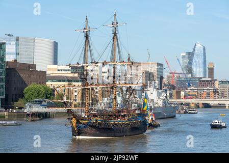 Göteborg von Schweden, Segelnachbildung des schwedischen 18.. Jahrhunderts East Indiaman Goteborg I zu Besuch in London, Großbritannien. Skyline von London. An Der Themse Stockfoto