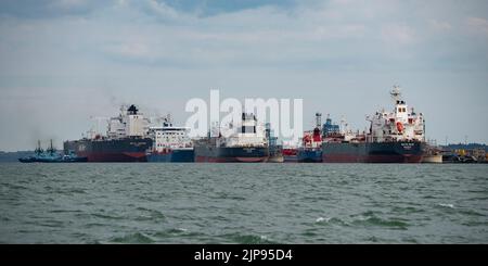 Viele Öltanker in der Raffinerie Exxon Mobil in Fawley Southampton, England Stockfoto