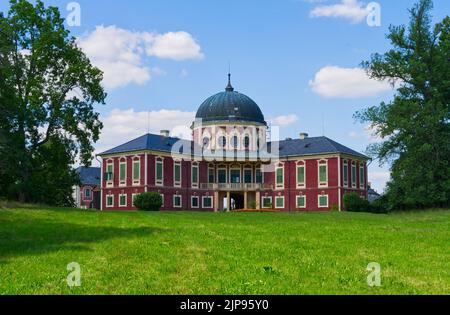 Veltrusy Chateau extra weite Ansicht schönes Wetter in Tschechien Europa Stockfoto