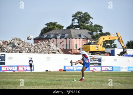 Wakefield, England - 14.. August 2022 - Mason Lino von Wakefield Trinity stellt sich vor die Sanierung des Belle Vue Stadions. Rugby League Betfred Super League Wakefield Trinity vs. Wigan Warriors im Be Well Support Stadium, Wakefield, Großbritannien Stockfoto