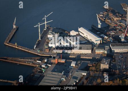 Das MIL-Davie Shipbuilding in Levis, ist in diesem Luftbild am 11. November 2009 abgebildet. Die Einrichtung in Quebec, die sich am St. Lawrence River gegenüber der Stadt Quebec befindet, wurde 1997 geschlossen und Anfang 2000 Konkurs angemeldet, wurde aber für einen Vertrag, der 2009 geliefert werden soll, wieder aktiviert. Stockfoto