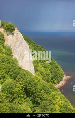 Regenschauer nähert sich dem Königsstuhl auf der Insel Rügen Stockfoto