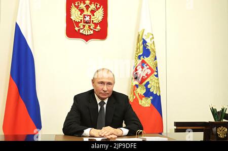 Moskau, Russland. 16. August 2022. Der russische Präsident Wladimir Putin hält per Videolink eine Rede zur Moskauer Konferenz über internationale Sicherheit 10., 16. August 2022 in Moskau, Russland. Quelle: Mikhail Klimentyev/Kremlin Pool/Alamy Live News Stockfoto