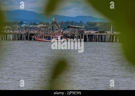Heiligtum der Wahrheit Pattaya in Thailand ist der größte hölzerne Gebäudekomplex des Landes, der Bau begann im Jahr 1981. Stockfoto