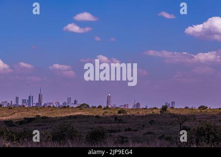 Nairobi City County Kenyas Hauptstadt Ostafrikas, moderne architektonische Hochhäuser, Büros Skyline, Wolkenkratzer, Stadtansichten, magische Panoramablicke Stockfoto