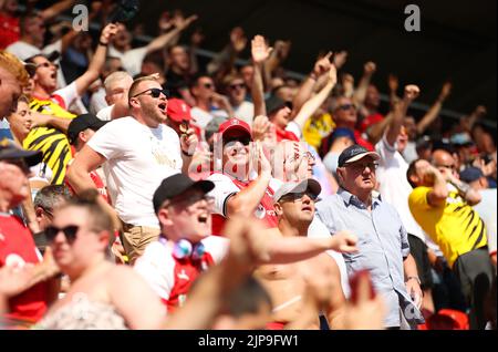 Rotherham vereinte Fans auf den Tribünen während des Sky Bet Championship-Spiels im AESSEAL New York Stadium, Rotherham. Bilddatum: Samstag, 13. August 2022. Stockfoto