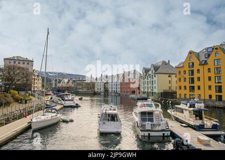 Ålesund ist eine Hafenstadt an der Westküste Norwegens, am Eingang zum Geiranger Fjord. Es ist bekannt für den Jugendstil architektonischen Stil in whic bekannt Stockfoto