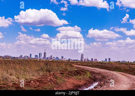 Nairobi City County Kenyas Hauptstadt Ostafrikas, moderne architektonische Hochhäuser, Büros Skyline, Wolkenkratzer, Stadtansichten, magische Panoramablicke Stockfoto