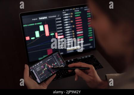 Anzeige, Aktienkurs, Chart, Trader, Candlestick-Chart, Displays, Aktien, Börse, Aktienkurse, Aktien, Handel, Charts, Abgrenzung, Diagramm, Stockfoto