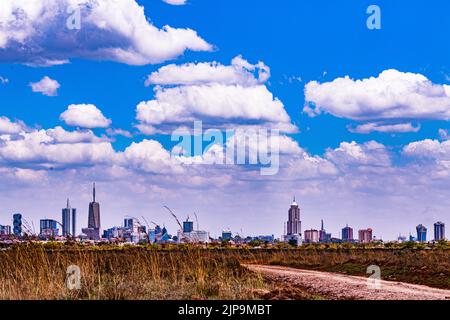 Nairobi City County Kenyas Hauptstadt Ostafrikas, moderne architektonische Hochhäuser, Büros Skyline, Wolkenkratzer, Stadtansichten, magische Panoramablicke Stockfoto