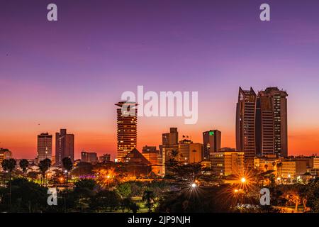 Nairobi City County Kenyas Hauptstadt Ostafrikas, moderne architektonische Hochhäuser, Büros Skyline, Wolkenkratzer, Stadtansichten, magische Panoramablicke Stockfoto