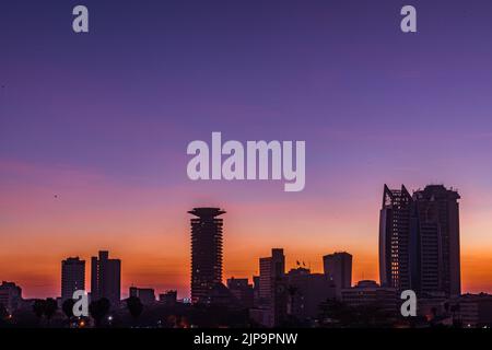 Nairobi City County Kenyas Hauptstadt Ostafrikas, moderne architektonische Hochhäuser, Büros Skyline, Wolkenkratzer, Stadtansichten, magische Panoramablicke Stockfoto
