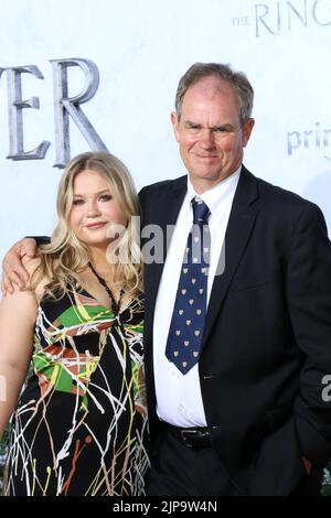 15. August 2022, Culver City, CA, USA: LOS ANGELES - 15. AUGUST: Anna Tolkien, Simon Tolkien bei der Premiere von The Herr der Ringe: Die Ringe der Macht in den Culver Studios am 15. August 2022 in Culver City, CA (Bildquelle: © Kay Blake/ZUMA Press Wire) Stockfoto