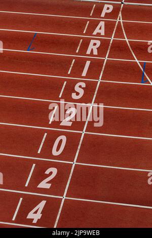 Ziellinie Laufbahn Stadion mit dem Titel Paris 2024 Stockfoto