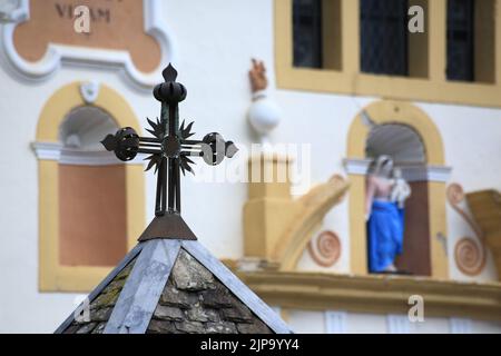 Croix sur une chapelle. Notre-Dame de la Gorge. Les Contamines-Montajoie. Haute-Savoie. Auvergne-Rhône-Alpes. Frankreich. Europa. Stockfoto