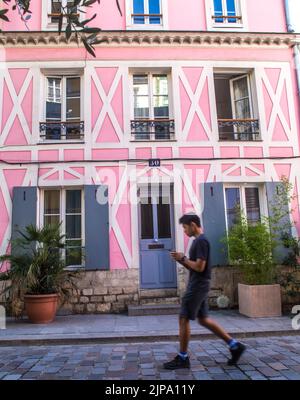 Frankreich. Paris (75) 12. Arrondissement. Die bunten Fassaden der Häuser in der rue Cremieux. Diese Straße ist zweifellos eine der buntesten Straßen Stockfoto