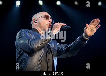13. August 2022, Toronto, Ontario, Kanada: Der US-amerikanische Rapper und Sänger Armando Christian PÃ©rez, professionell bekannt unter seinem Künstlernamen Pitbull, spielte eine ausverkaufte Show auf der Budweiser Stage in Toronto. Im Bild: PITBULL (Bild: © Angel Marchini/ZUMA Press Wire) Stockfoto