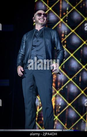 13. August 2022, Toronto, Ontario, Kanada: Der US-amerikanische Rapper und Sänger Armando Christian PÃ©rez, professionell bekannt unter seinem Künstlernamen Pitbull, spielte eine ausverkaufte Show auf der Budweiser Stage in Toronto. Im Bild: PITBULL (Bild: © Angel Marchini/ZUMA Press Wire) Stockfoto