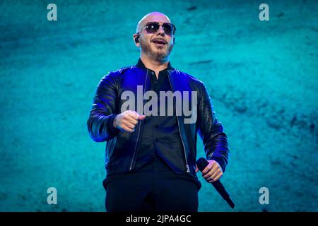 13. August 2022, Toronto, Ontario, Kanada: Der US-amerikanische Rapper und Sänger Armando Christian PÃ©rez, professionell bekannt unter seinem Künstlernamen Pitbull, spielte eine ausverkaufte Show auf der Budweiser Stage in Toronto. Im Bild: PITBULL (Bild: © Angel Marchini/ZUMA Press Wire) Stockfoto