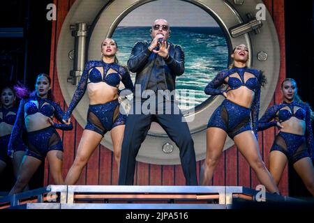 13. August 2022, Toronto, Ontario, Kanada: Der US-amerikanische Rapper und Sänger Armando Christian PÃ©rez, professionell bekannt unter seinem Künstlernamen Pitbull, spielte eine ausverkaufte Show auf der Budweiser Stage in Toronto. Im Bild: PITBULL (Bild: © Angel Marchini/ZUMA Press Wire) Stockfoto