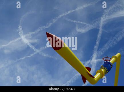 Krise, aus Gasleitungen Waffen werden, das Konzept einer Bedrohung der europäischen Energiesicherheit, 3D Illustration vor dem Hintergrund des Himmels Stockfoto